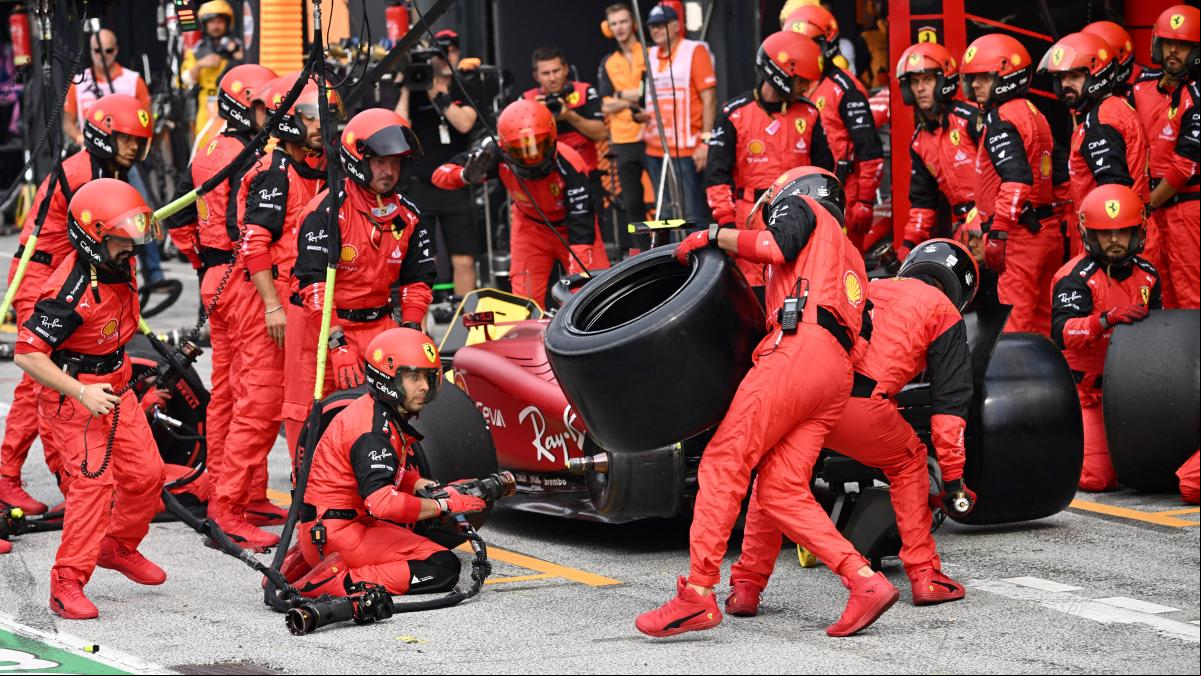Ferrari vuelve a arruinar un podio a Carlos Sainz con una parada calamitosa