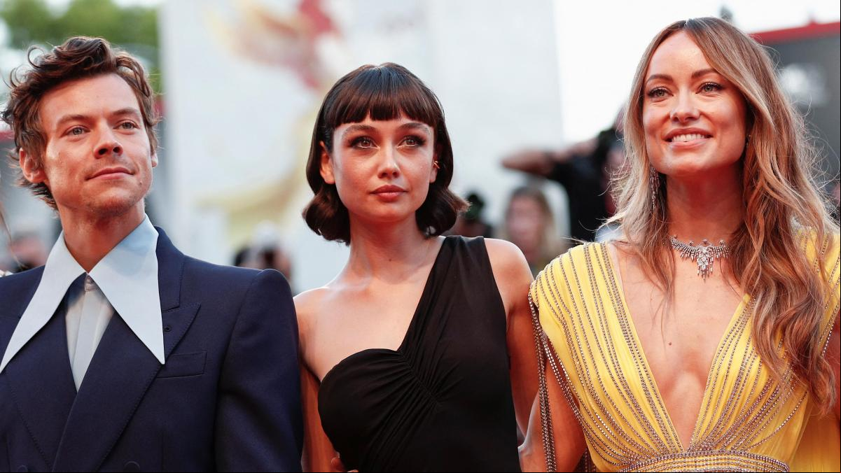 Olivia Wilde y Harry Styles deslumbran con looks de Gucci en el sexto día de La Mostra