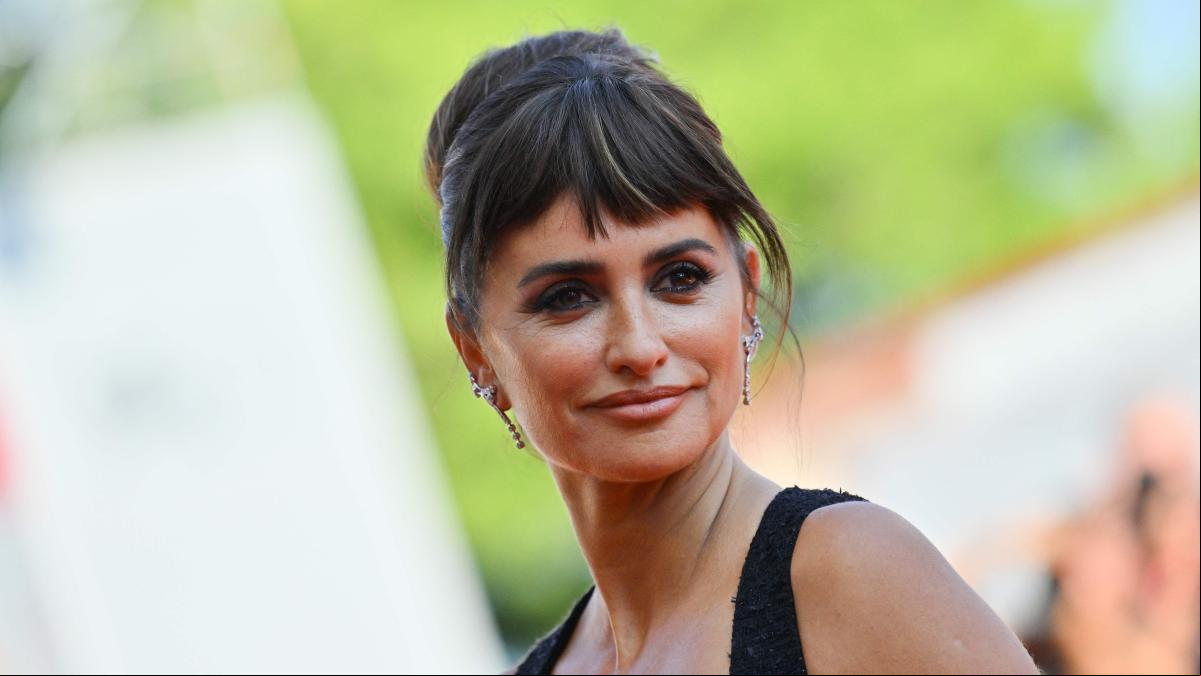 Penélope Cruz conquista Venecia con un look inspirado en Audrey Hepburn