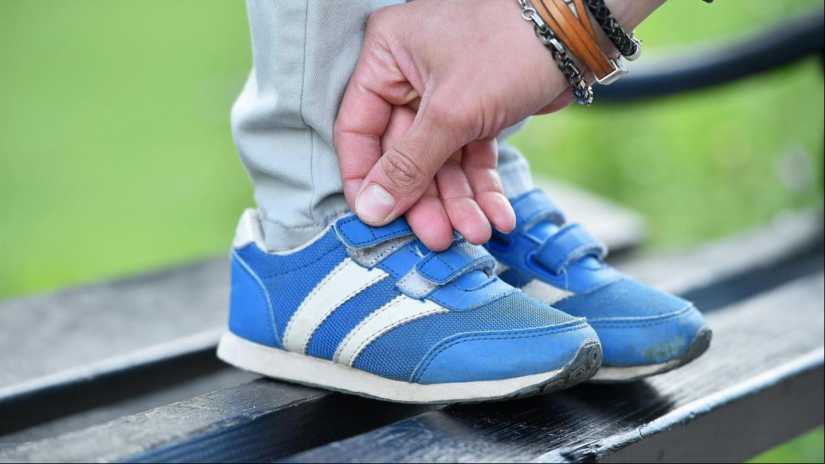 8 zapatillas deportivas con velcro cómodas para niños a partir de 29 euros, perfectas para el cole