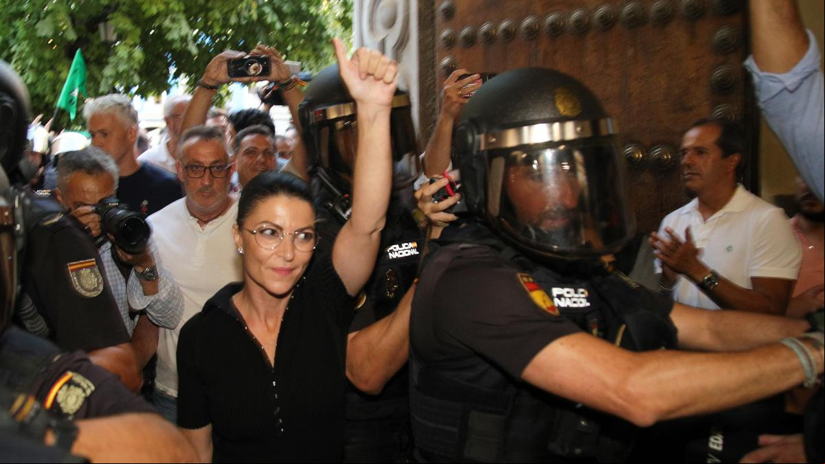 Moreno sale en defensa de Olona tras el escrache en la Universidad de Granada y le manda “ánimos”