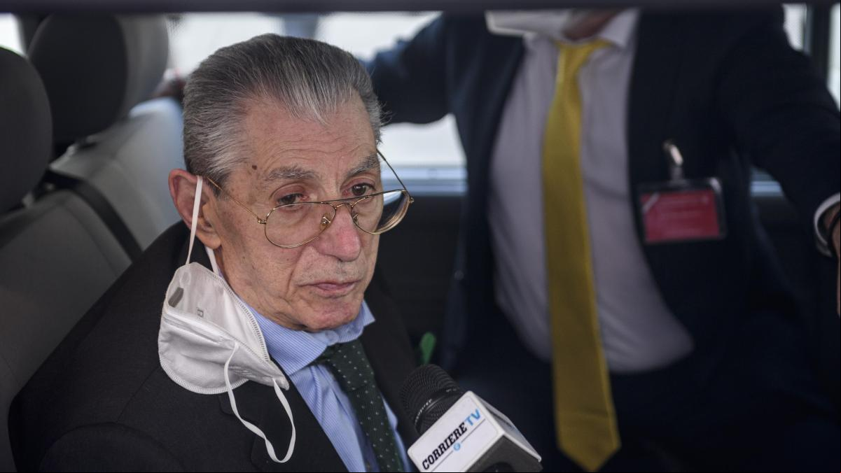 Umberto Bossi, fundador de la Liga Norte, desafía a Salvini