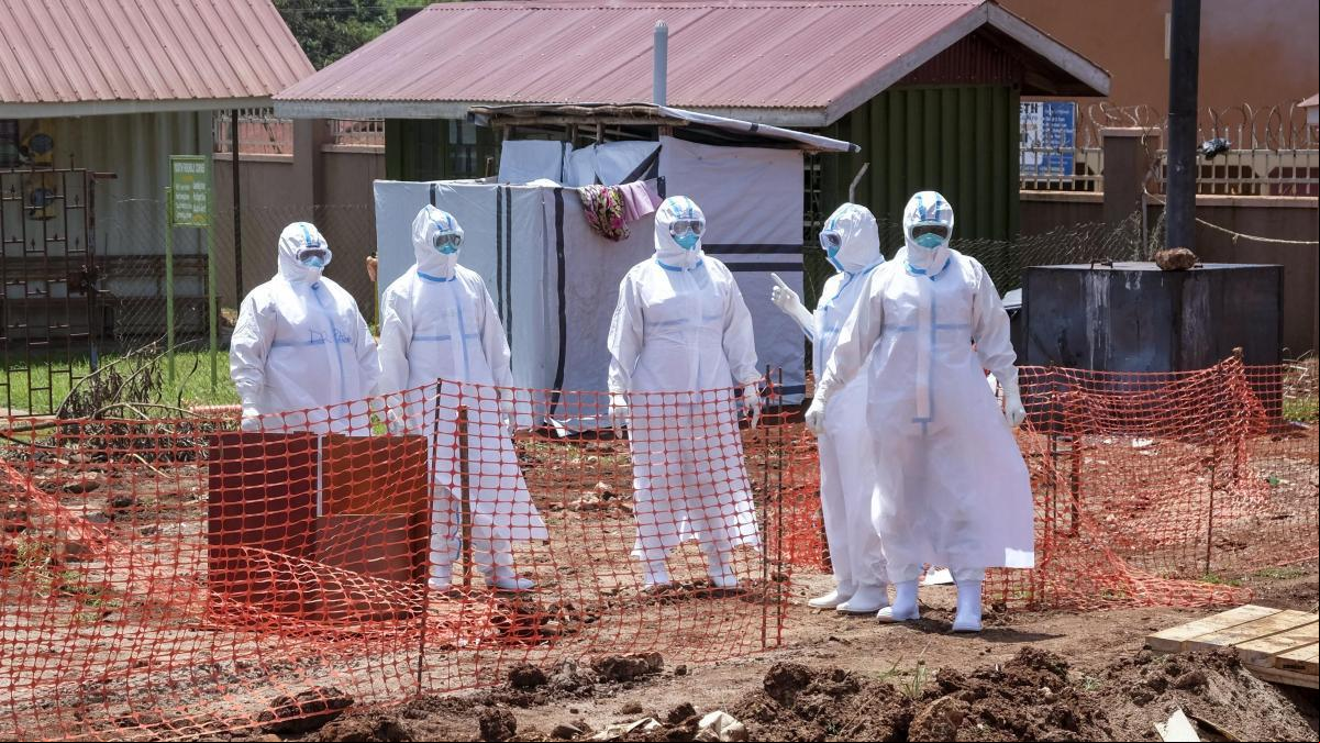 EE.UU. cribará a los pasajeros procedentes de Uganda ante el brote de ébola