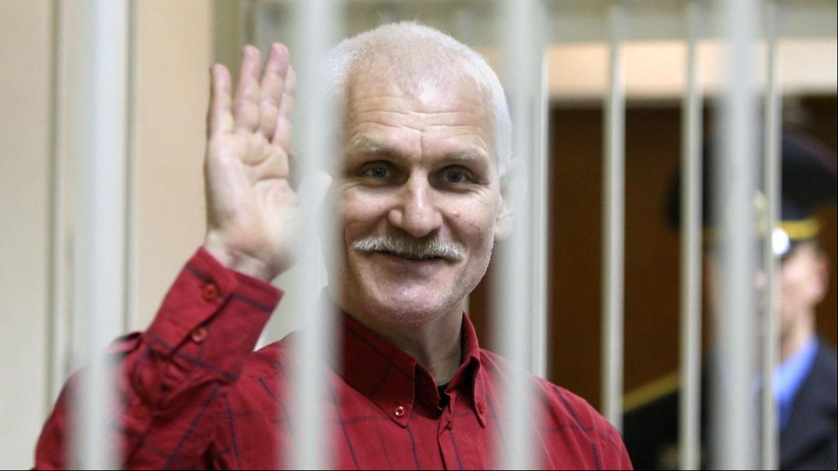 Bielorrusia condena al Nobel de la Paz Bialiatski a diez años de cárcel