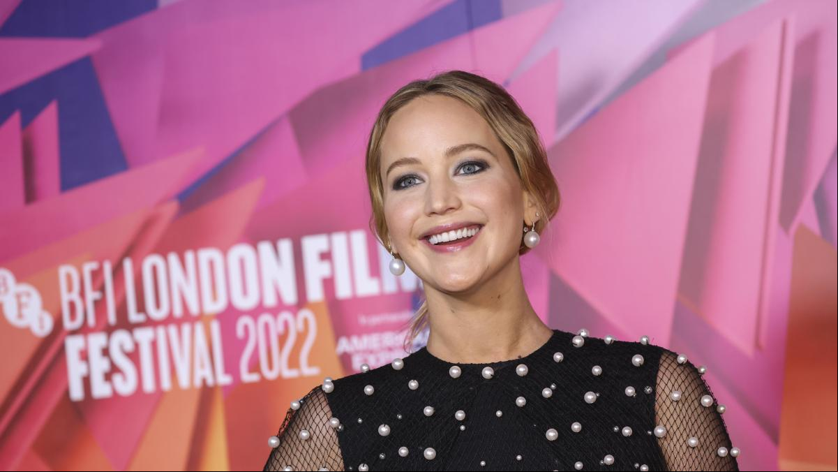 Jennifer Lawrence revela cómo lidiaba con el peso de la fama: Bebíamos whisky y nos drogábamos
