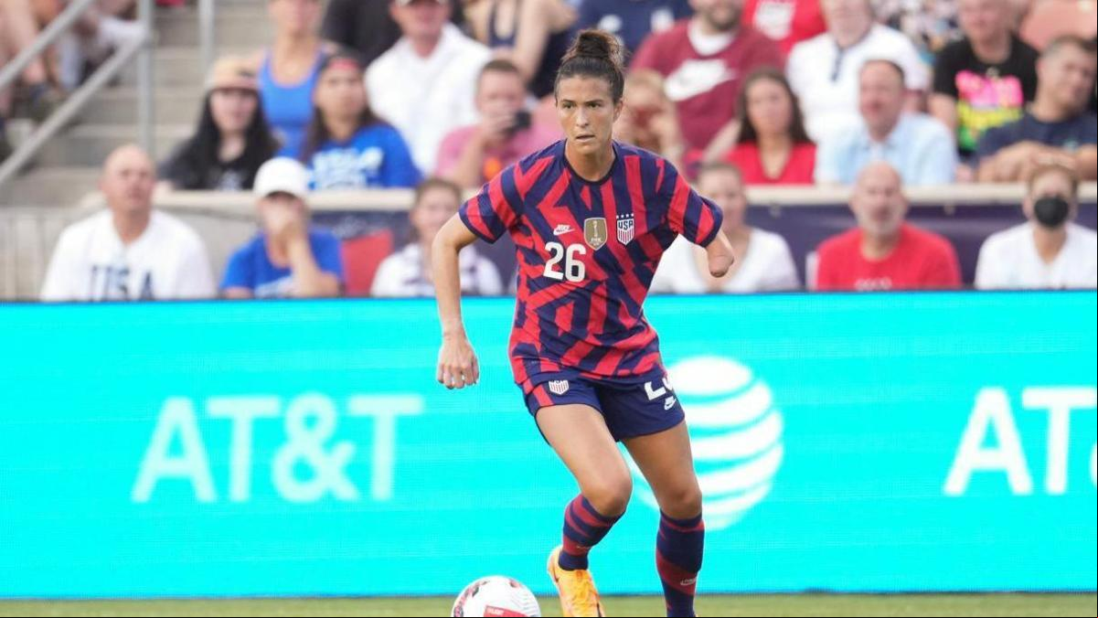 Carson Pickett, la primera futbolista sin brazo compitiendo en la élite