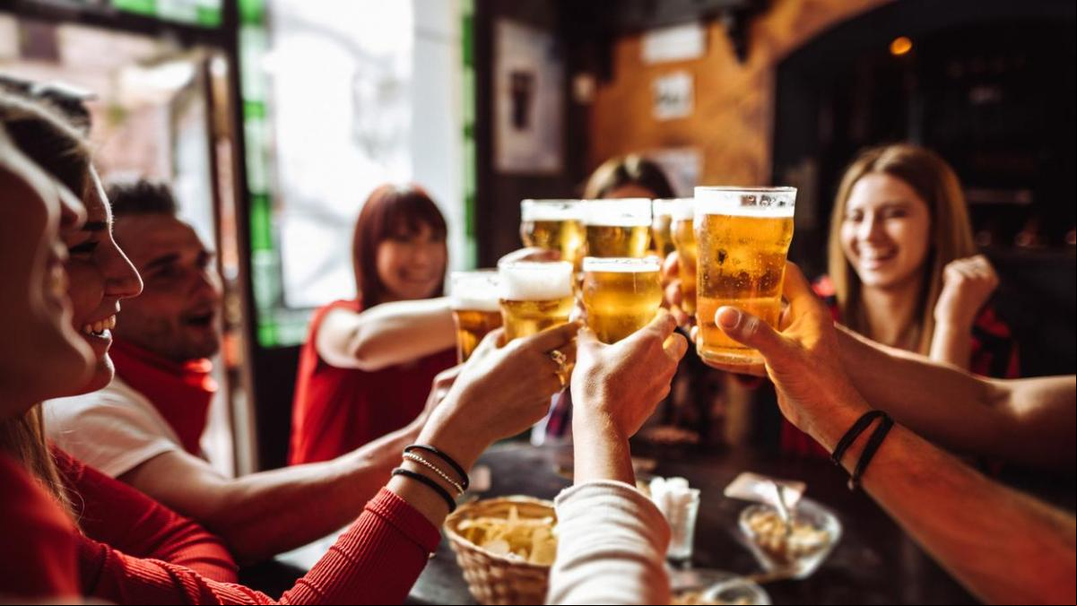 Compran un billete de lotería cada vez que van al bar y terminan ganando 333.333 libras: “He pasado noches en vela”