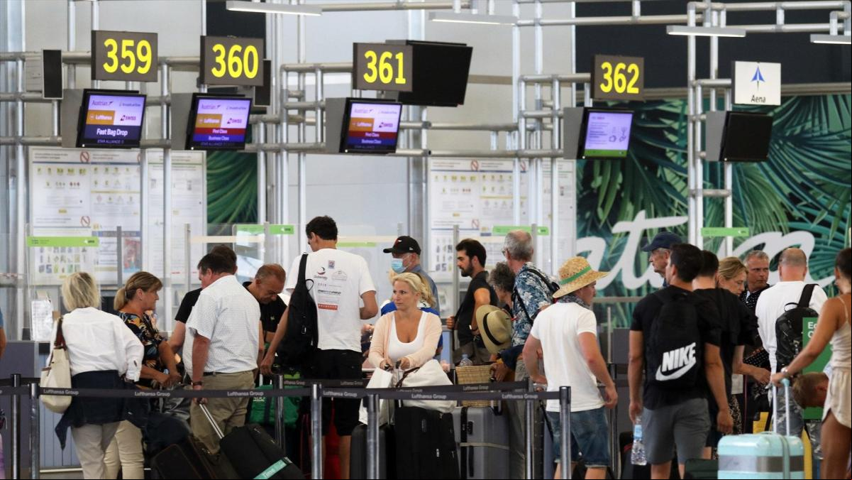 El anuncio de un vuelo directo Málaga-Nueva York provoca turbulencias en Sevilla