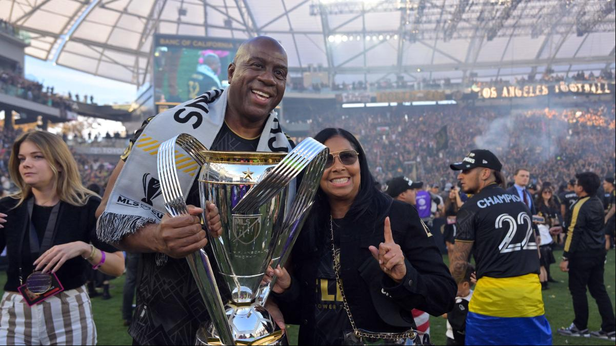Magic Johnson triunfa en el soccer gracias a Bale