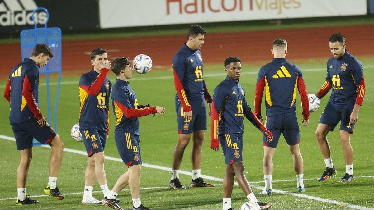 Luis Enrique sorprende desde el primer día: Pau Torres de lateral y Asensio de nueve