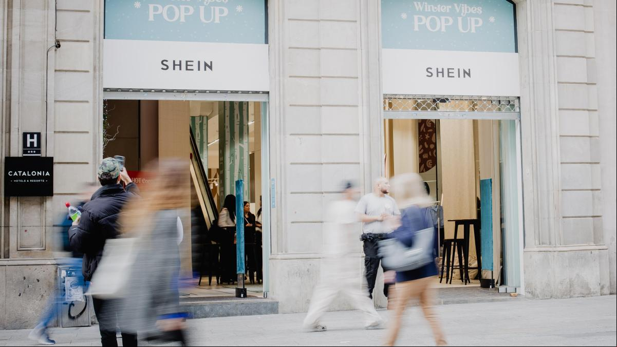 Así es la nueva tienda pop up de Shein en el centro de Barcelona en la que sí podrás comprar