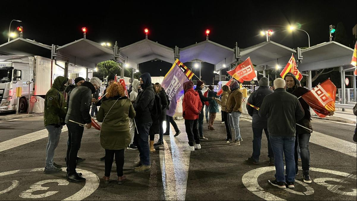 Piquetes en Mercabarna por la huelga de mayoristas de fruta y verdura