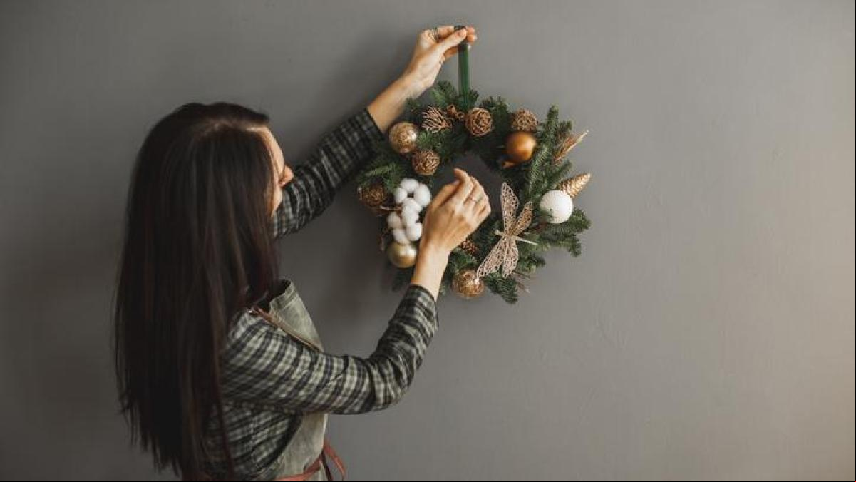 Adiós a las navidades ñoñas: arriba las velas, abajo el espumillón