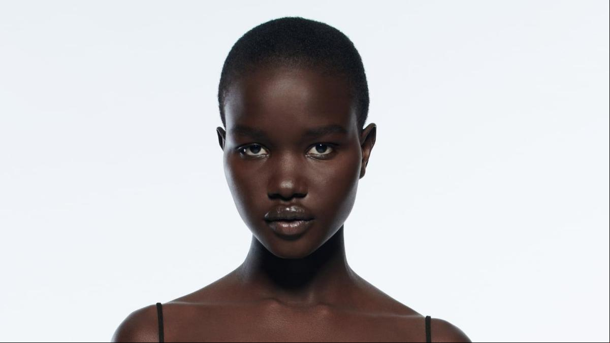 Por qué este vestido de 10 euros de Zara es un básico de armario