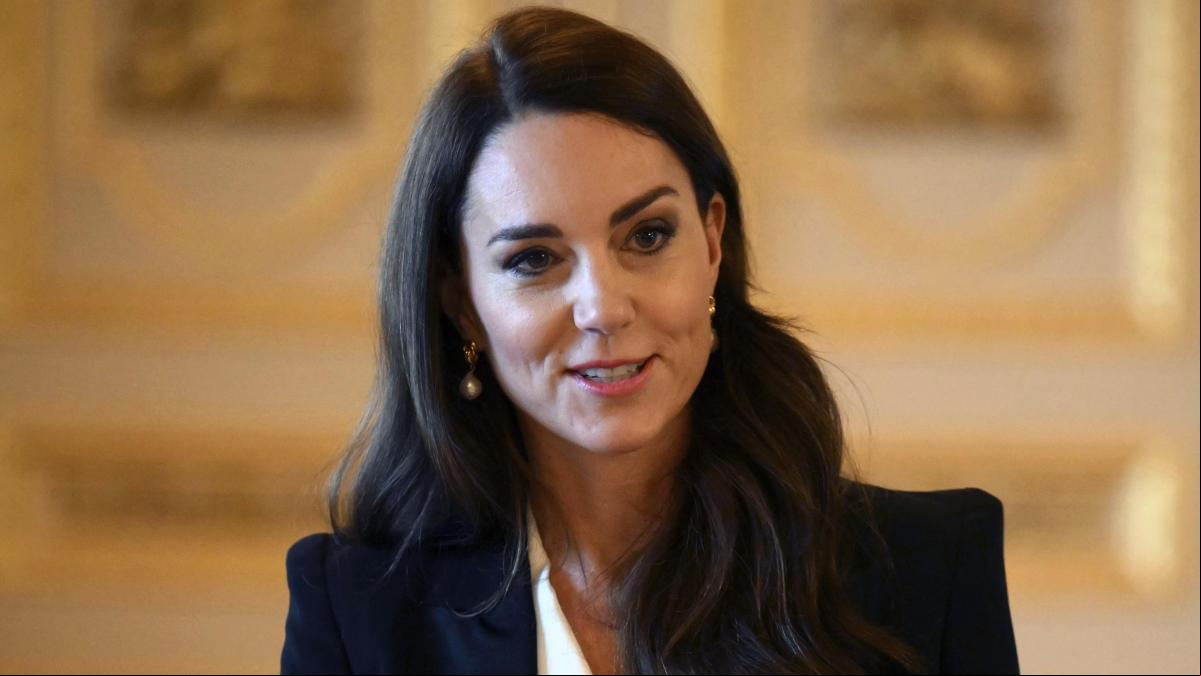 El truco de Kate Middleton para elevar su traje favorito