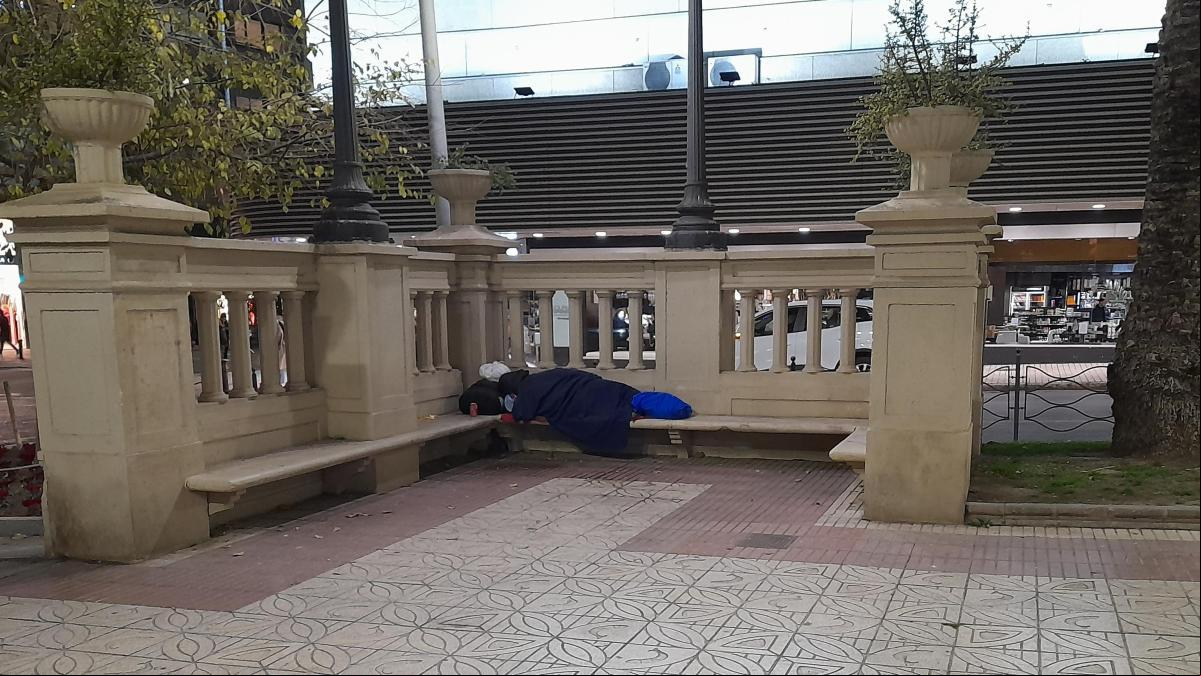 La Policía Local presiona a las oenegés que dan de comer a los sinhogar de Alicante