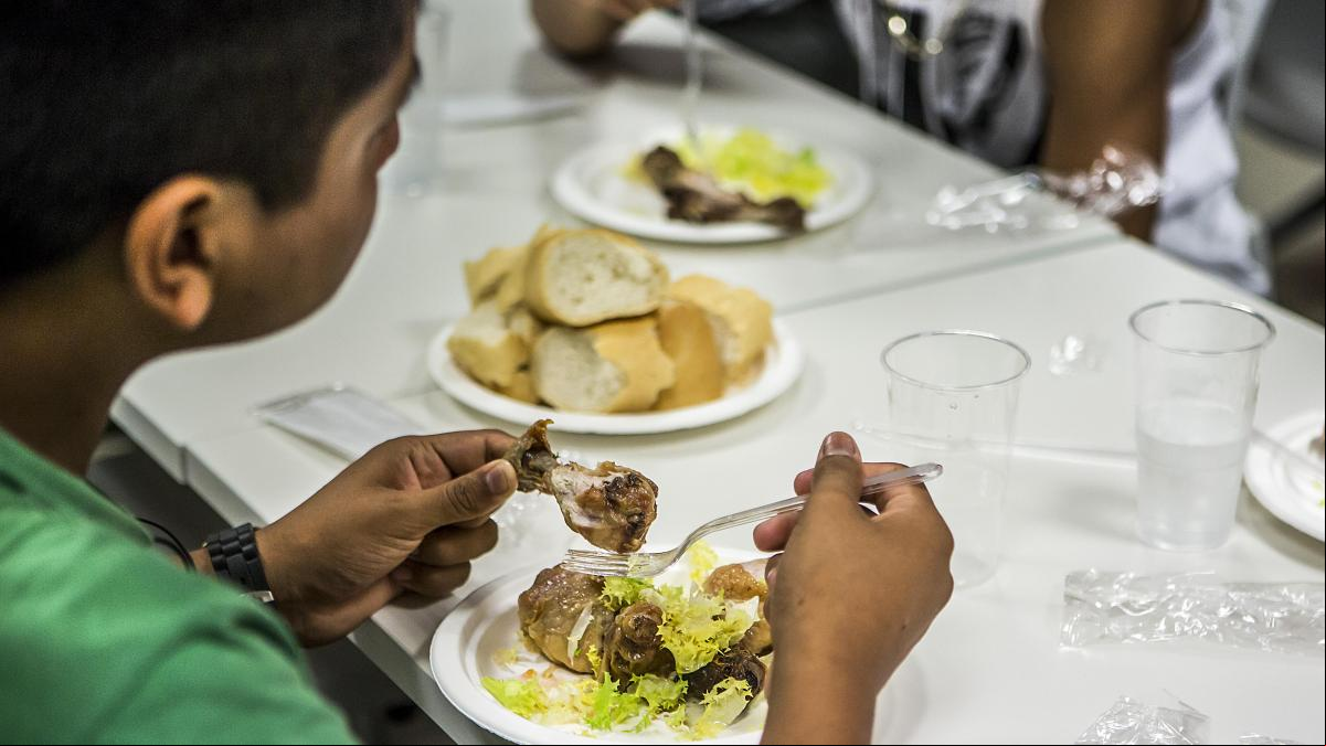 Uno de cada tres menores está en riesgo de pobreza en Catalunya