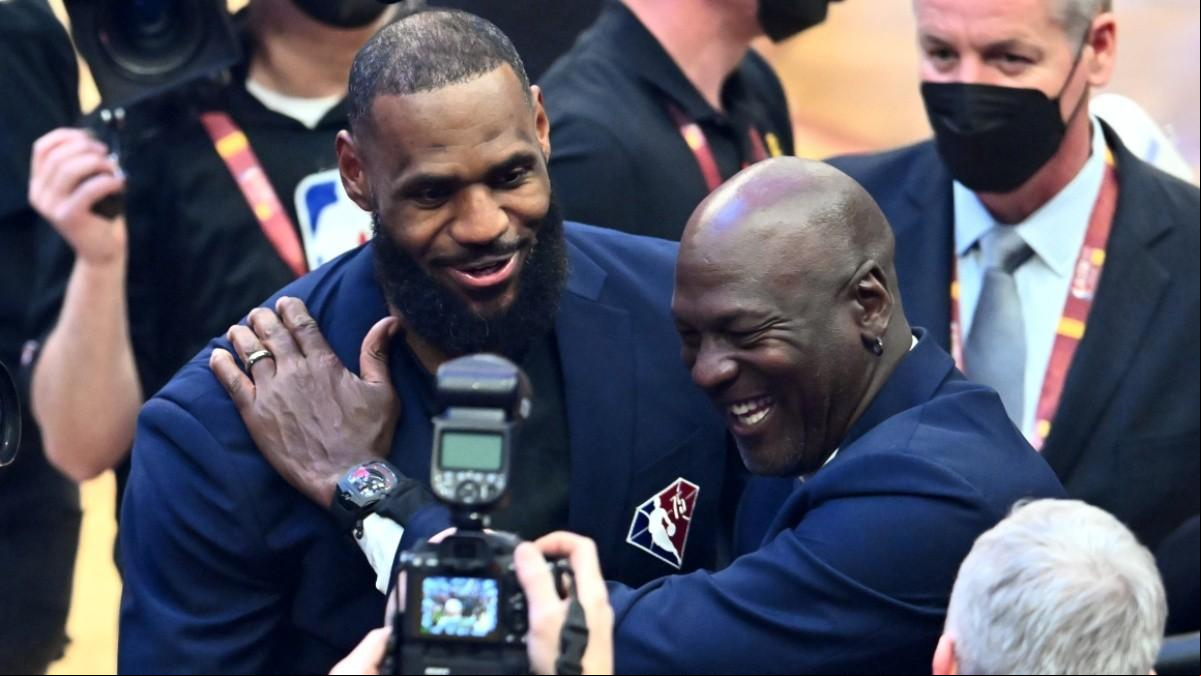 La felicitación de Michael Jordan a LeBron James tras su récord de anotaciones