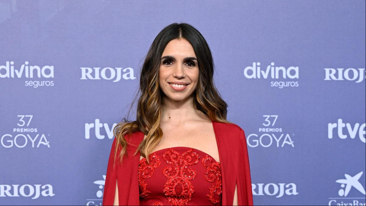 La indignación de Elena Furiase tras perder un vuelo: Me parece una falta de respeto y todo