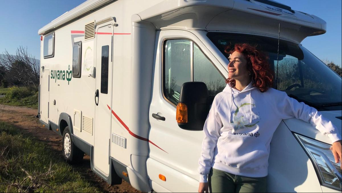 La barcelonesa que se ha convertido en un ángel para los refugiados en Grecia