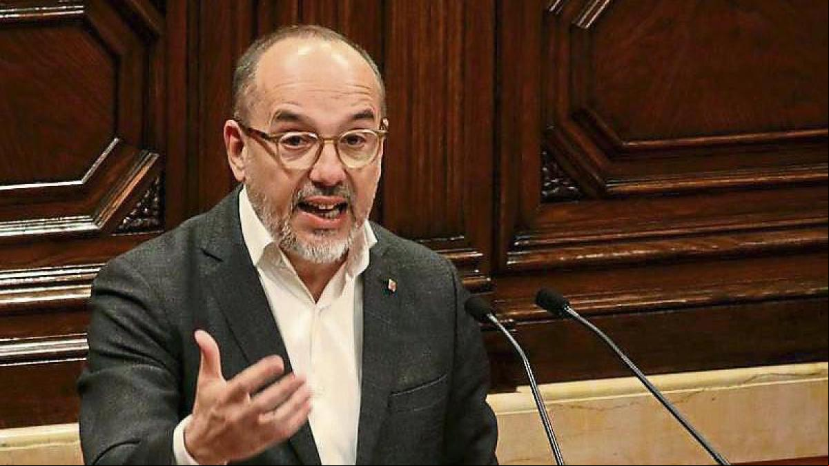 Junts propone reprobar al conseller Campuzano por prometer una residencia en Santa Coloma si gobierna ERC