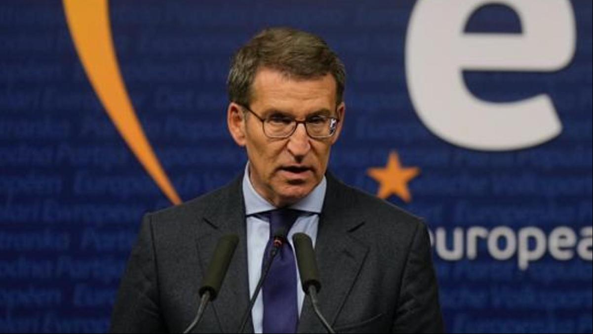 Feijóo alaba la reforma de pensiones de Macron ante el “populismo” de Sánchez