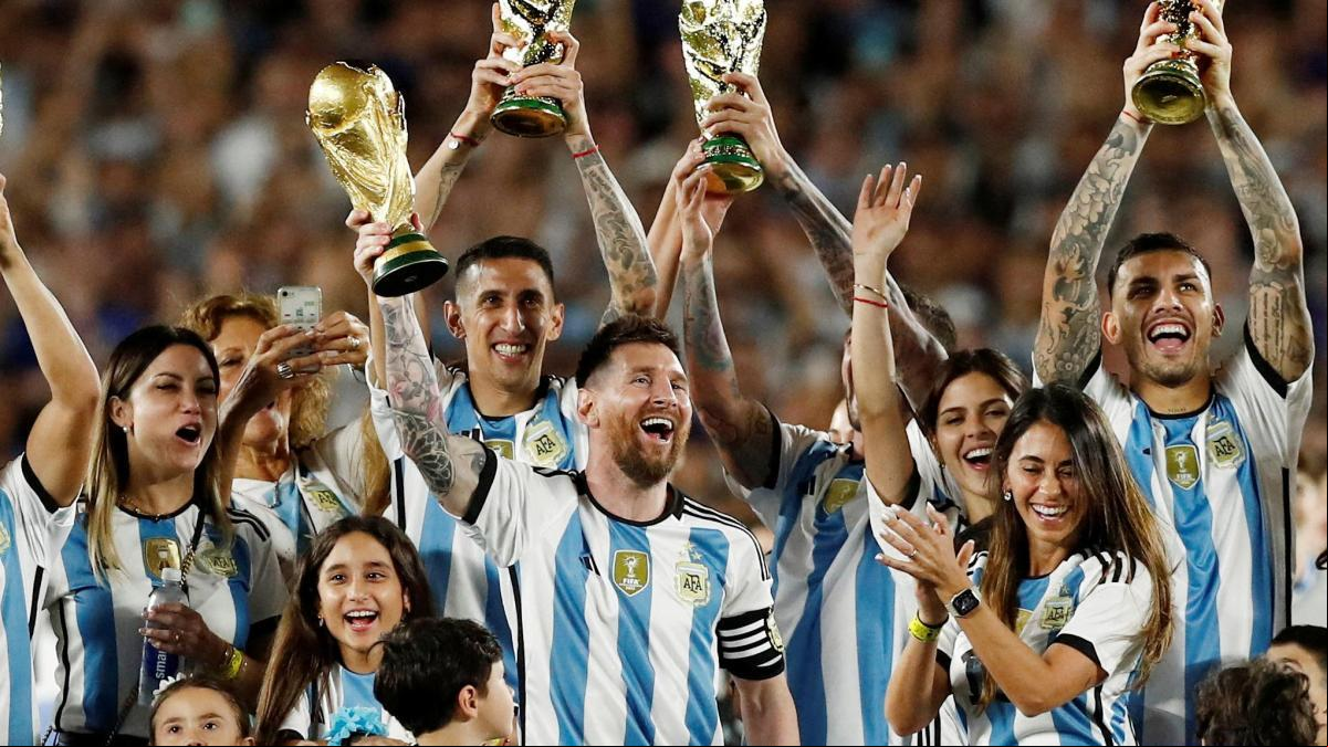 Messi alcanza su gol 800 en la noche que Argentina festeja el Mundial ante su gente