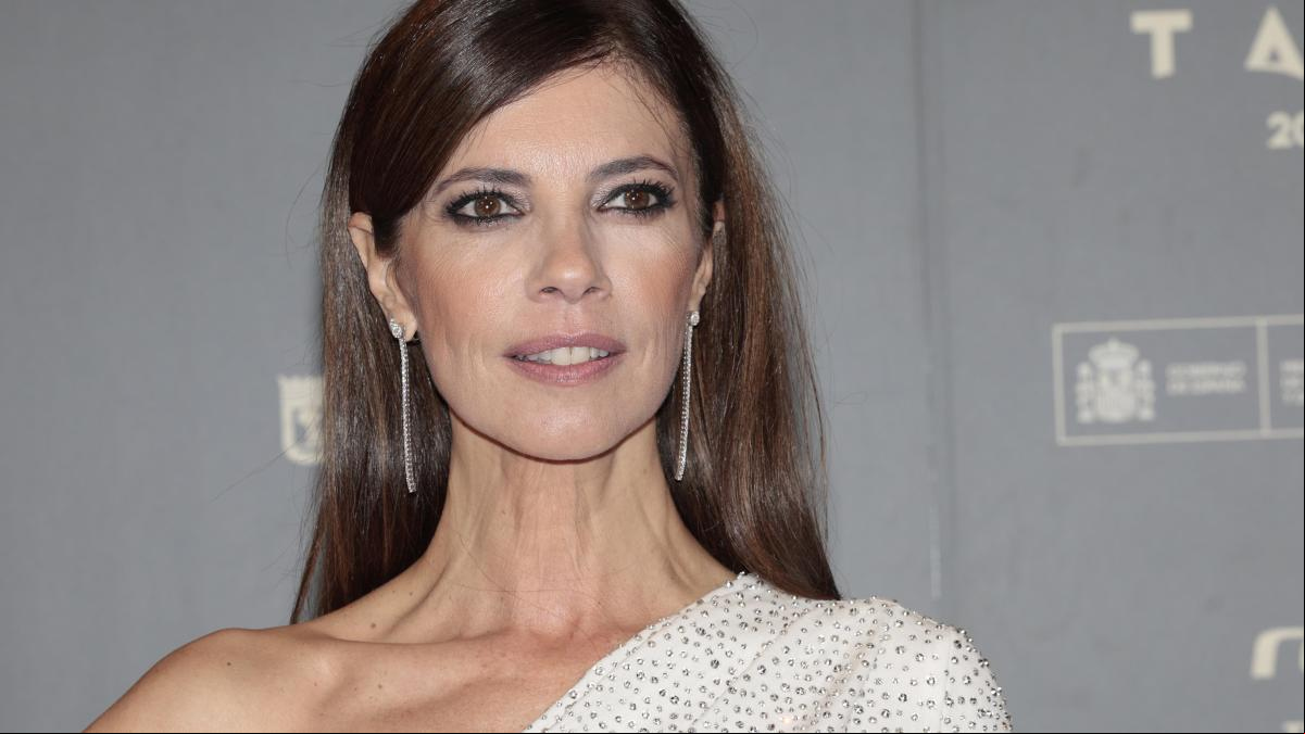 Del cut out de Maribel Verdú al extraño diseño de Andrea Levy: Los looks de los Premios Talía