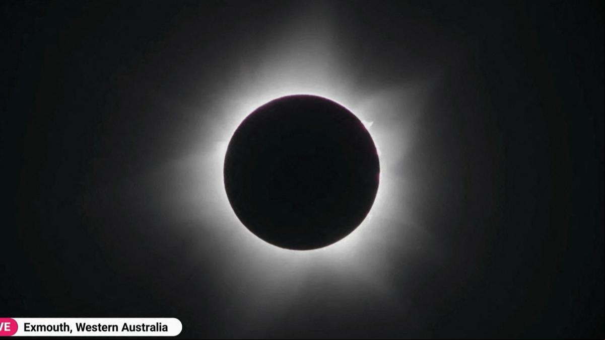 Un eclipse solar total oscurece el noroeste de Australia