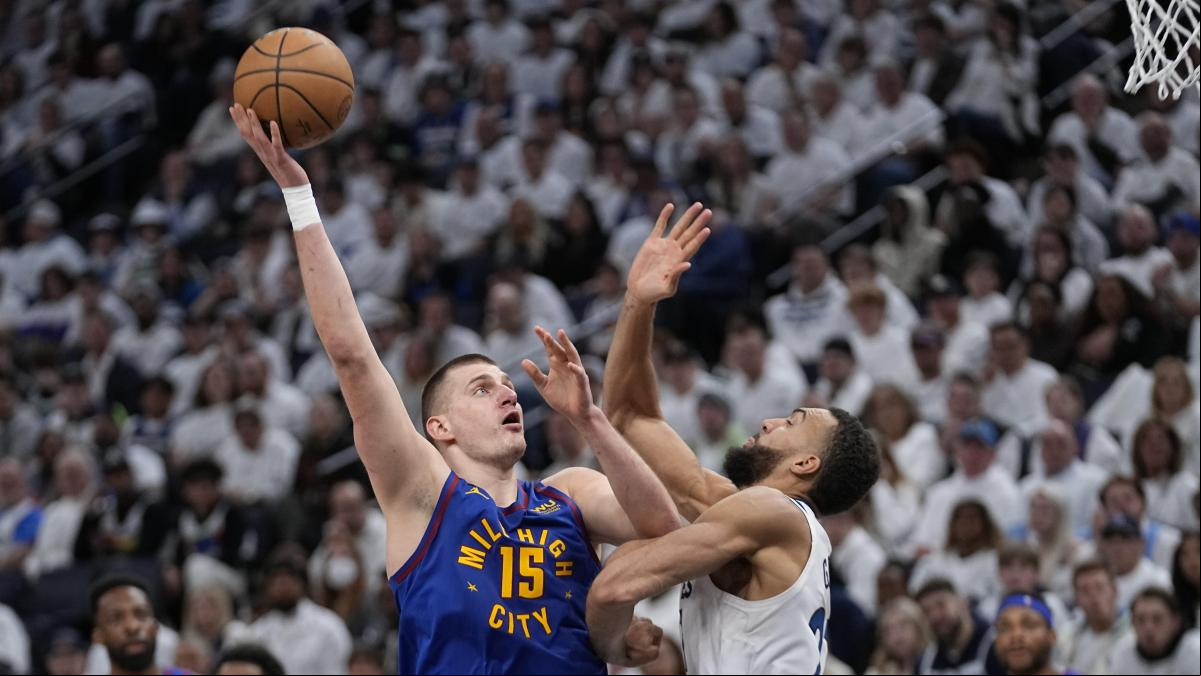 Jokic machaca a los Wolves y encarrila el pase de ronda de los Nuggets