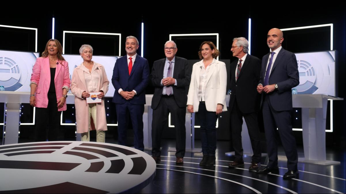 Pulso por los okupas y los pactos entre los alcaldables de Barcelona