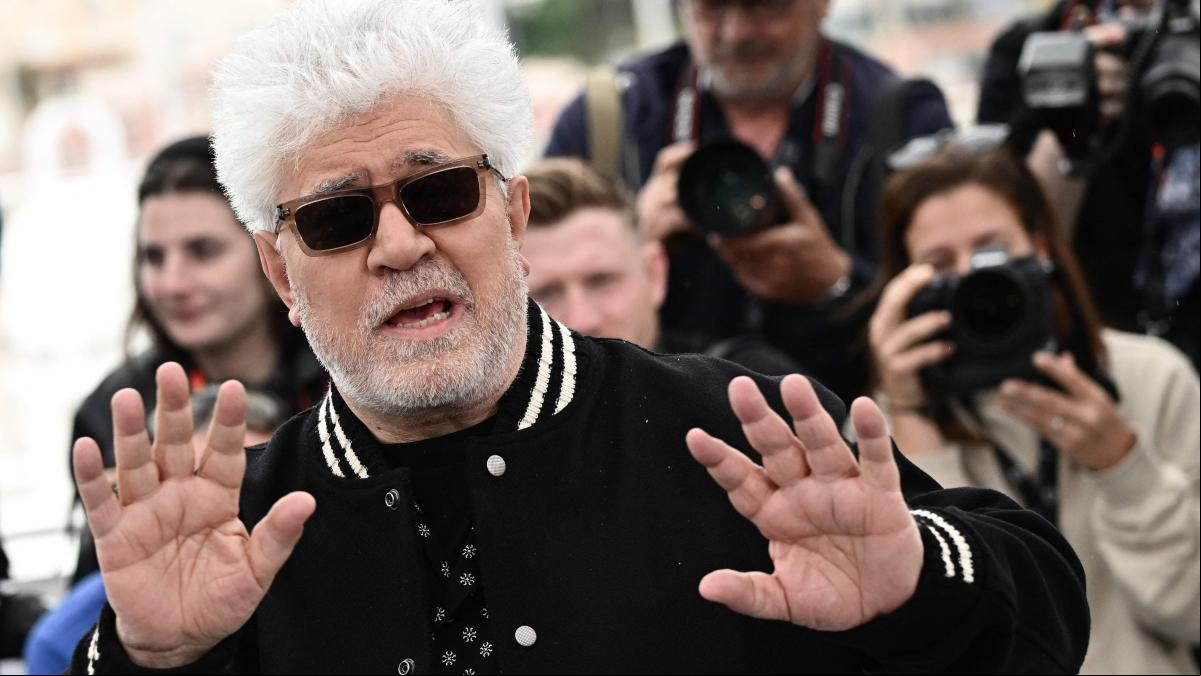 Almodóvar presenta en Cannes un corto que es un capricho para preparar su primer film en inglés
