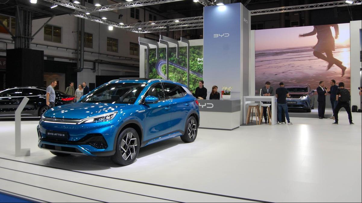 Las precauciones que debes tomar al comprar un coche de una marca china, según la OCU