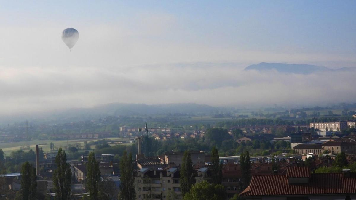 Volando entre la niebla hacia el Montseny