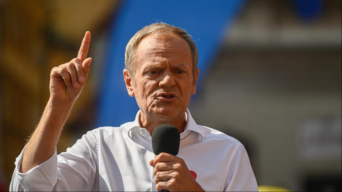 Bruselas expedienta a Polonia por la ley que podría inhabilitar a Tusk