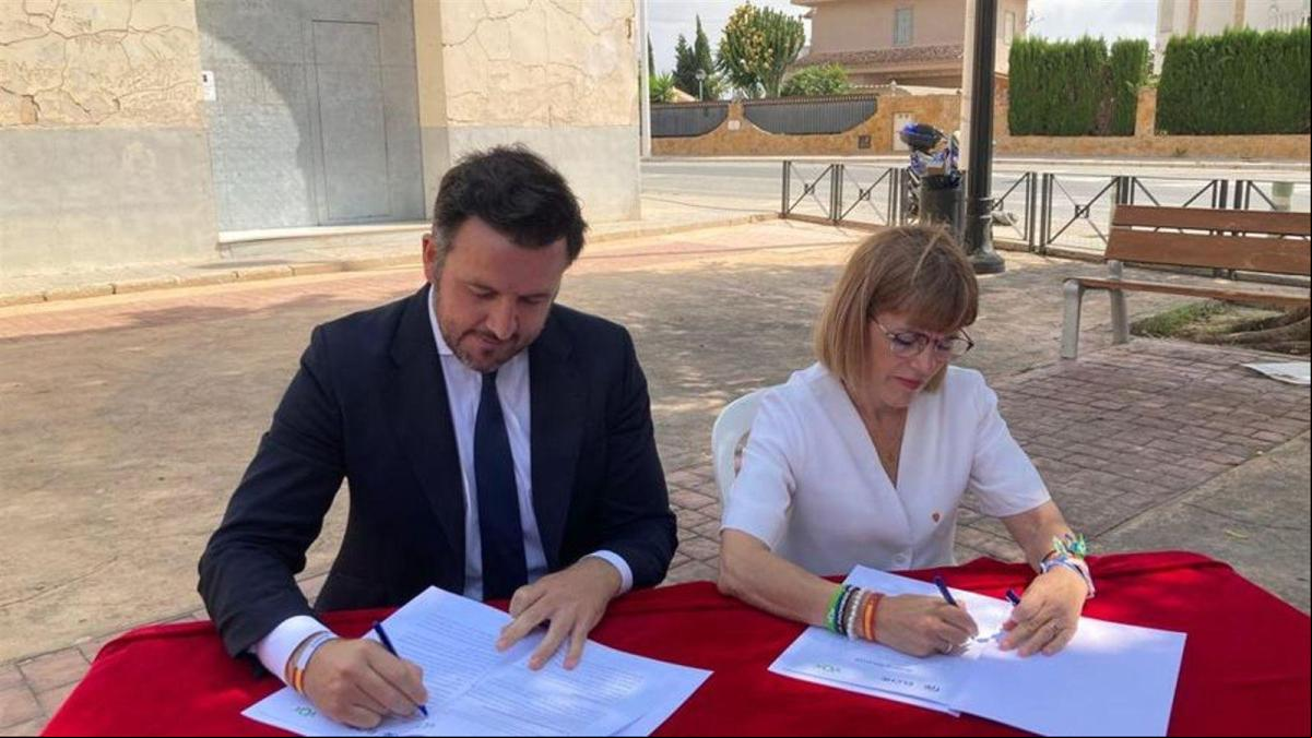 El alcalde de Elx denuncia que sufre una campaña de ataques homófobos