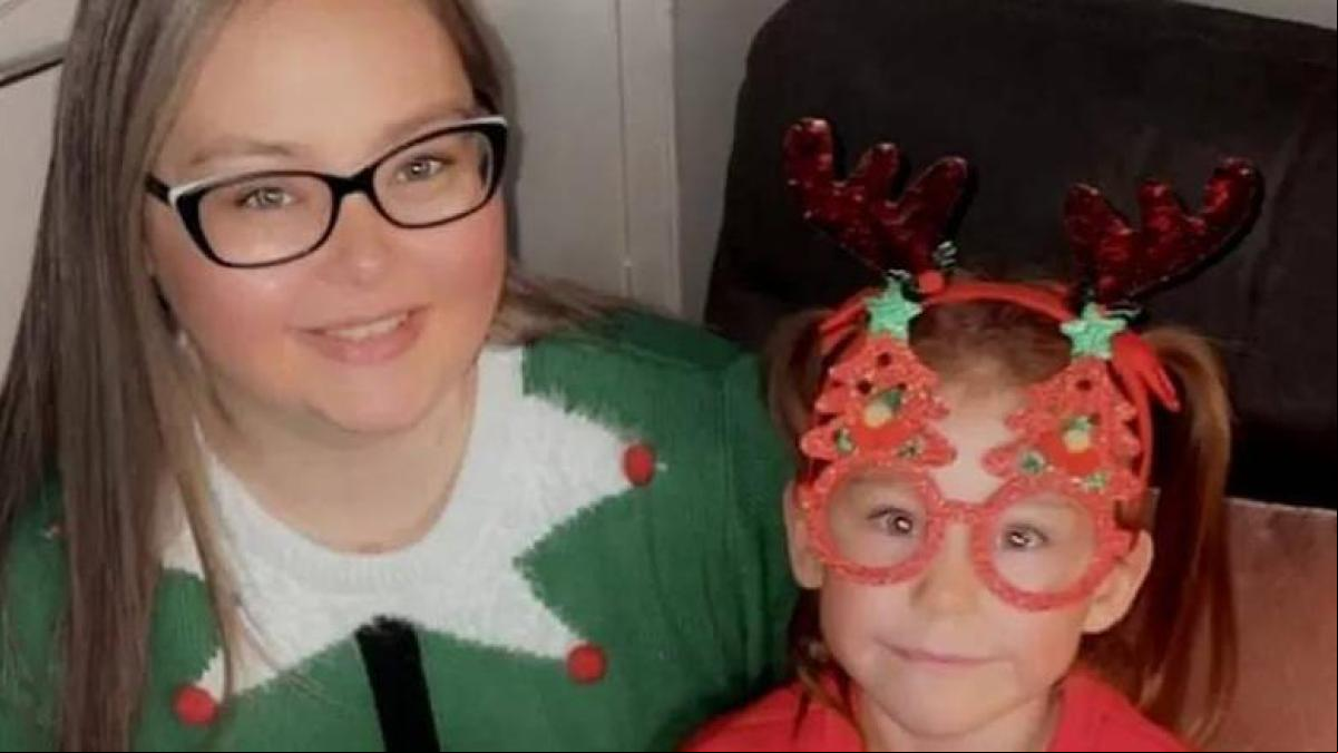 Una niña salva la vida a su madre dos veces gracias a Alexa: Es una superestrella