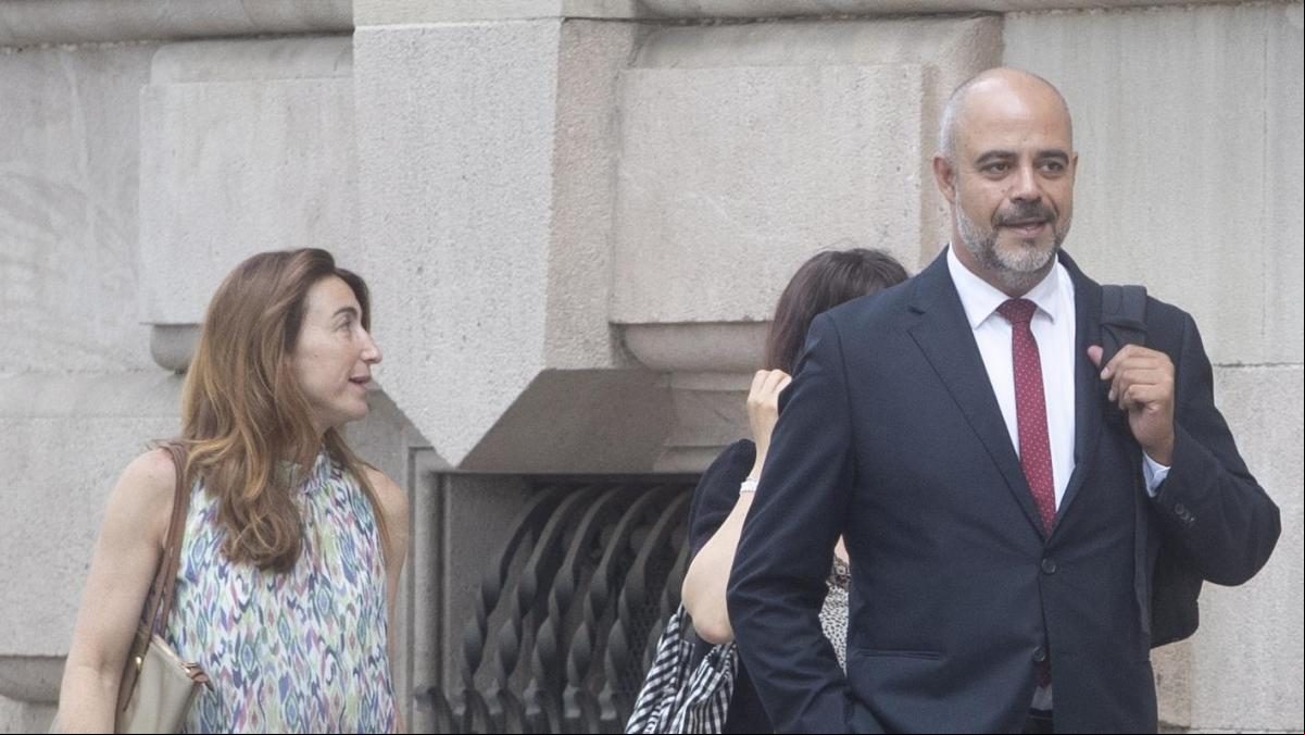 Buch asegura que los viajes de su asesor con Puigdemont eran privados y no para hacerle de escolta