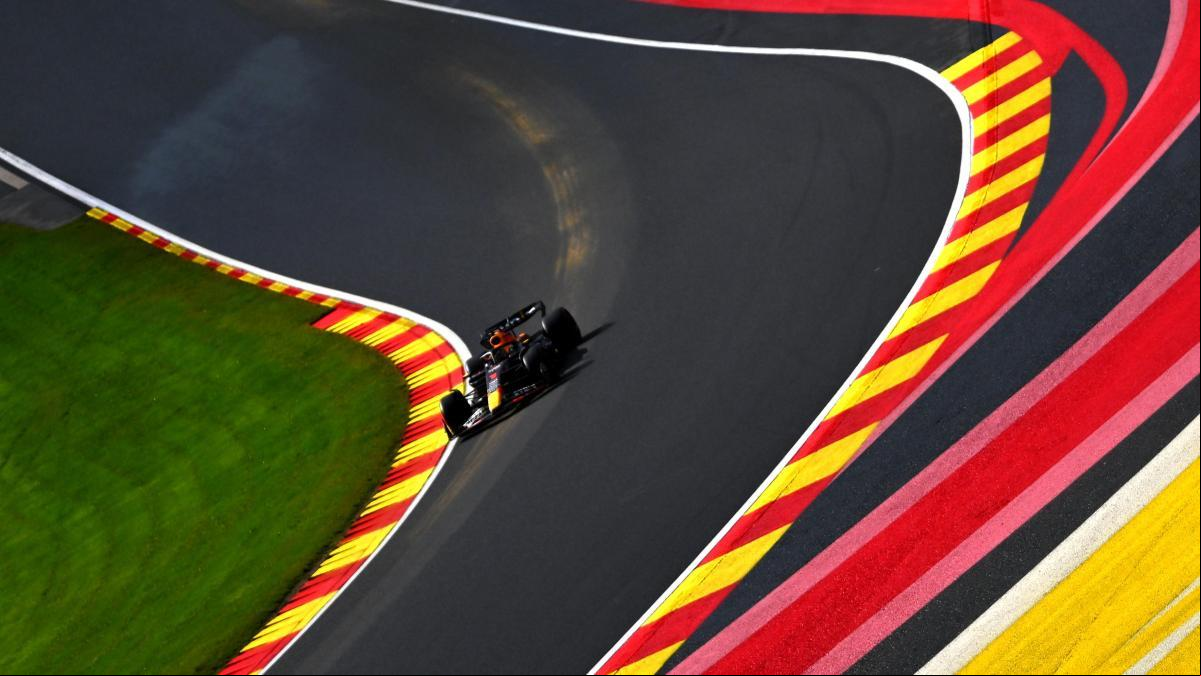 Verstappen machaca otra pole, aunque tendrá cinco puestos de castigo; Sainz, 4.º y Alonso, 9.º