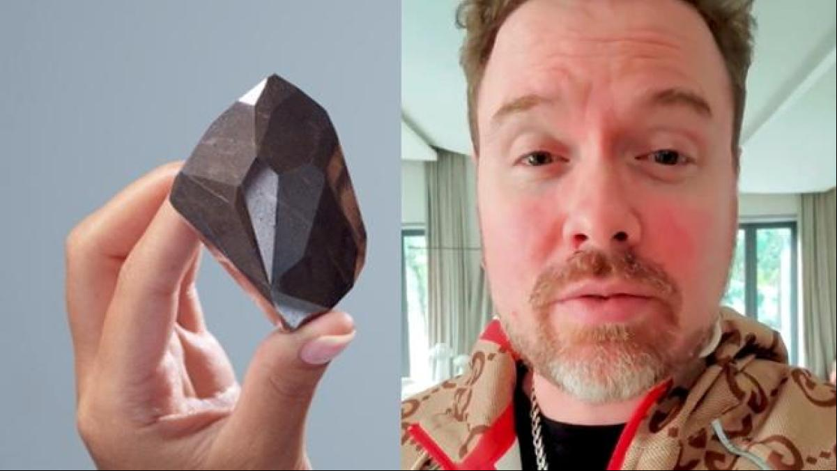Un youtuber se compra el diamante negro más grande del mundo con lo obtenido en un fraude