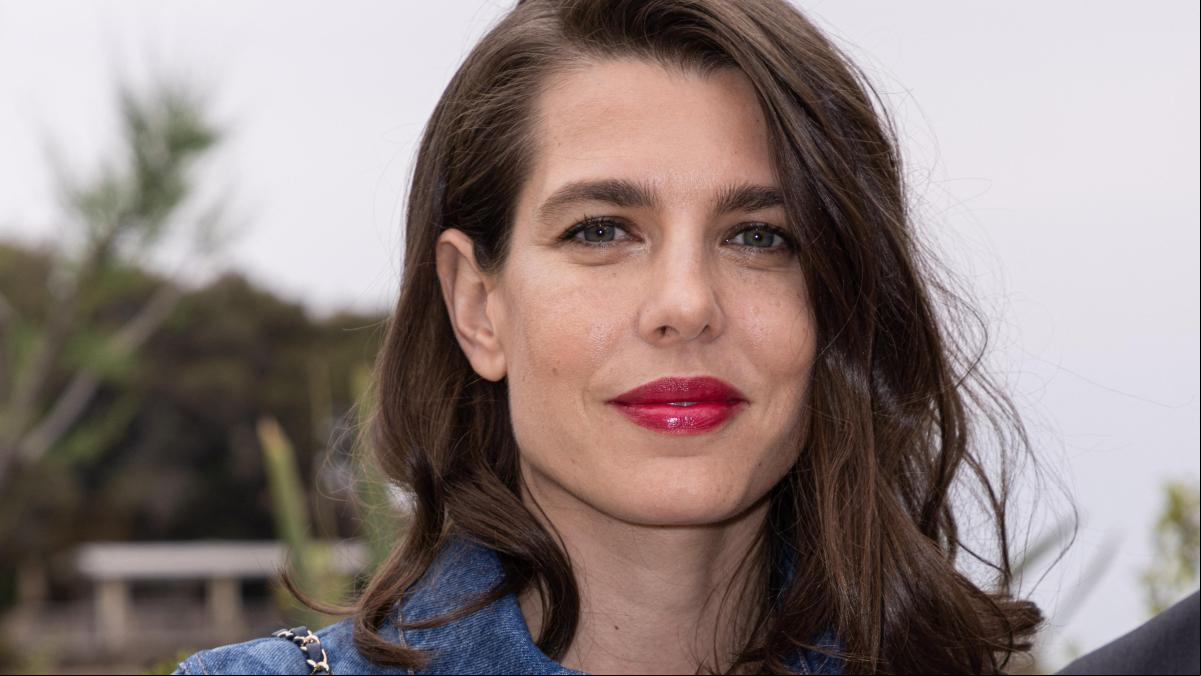 El look más parisino de Carlota Casiraghi funciona a cualquier edad y es ideal para la oficina