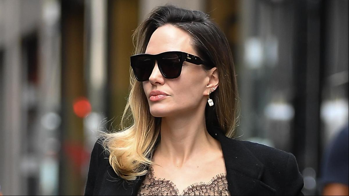 La prenda básica con la que Angelina Jolie sofistica sus looks