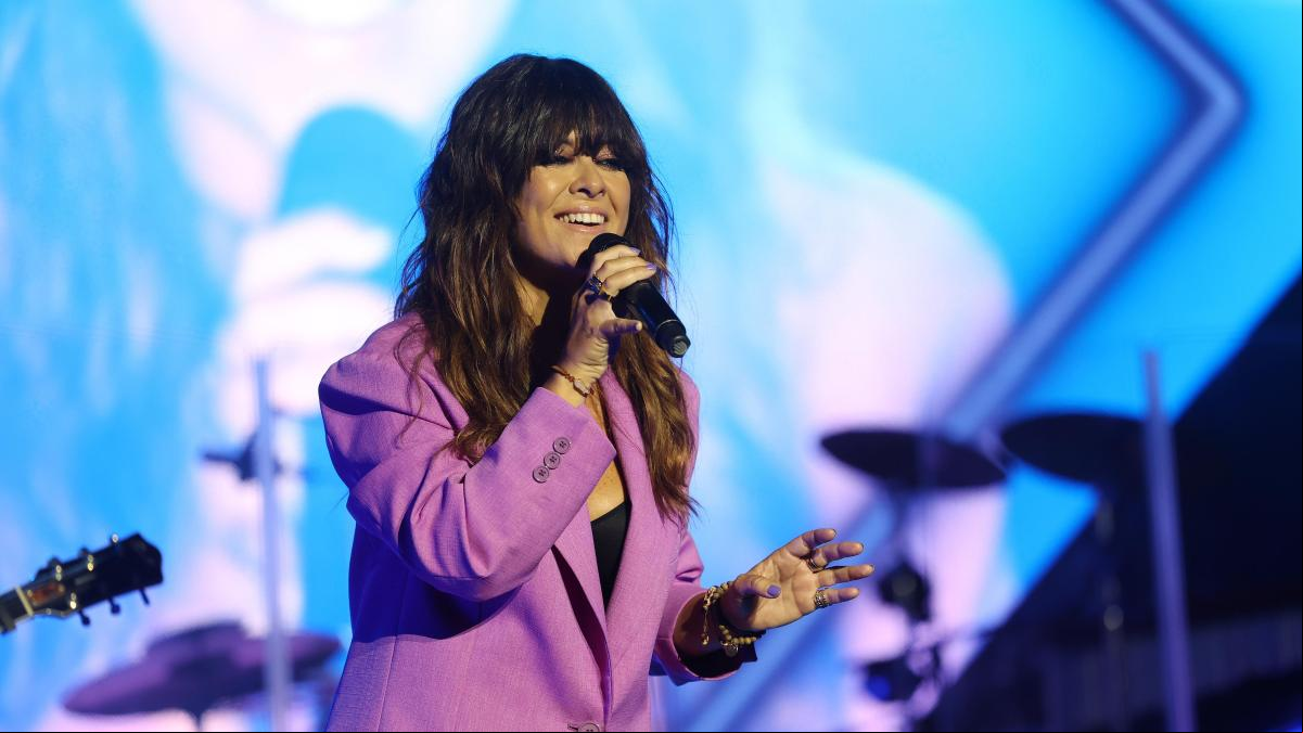 Vanesa Martín emociona y levanta de sus asientos a Cap Roig