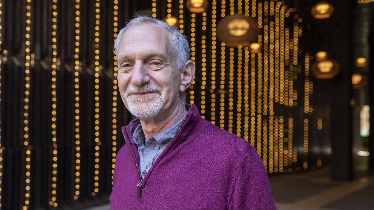 Robert Waldinger, profesor de psiquiatría en Harvard: “Una sola pregunta puede transformar tu relación de más de 30 años y devolverle la chispa y felicidad”