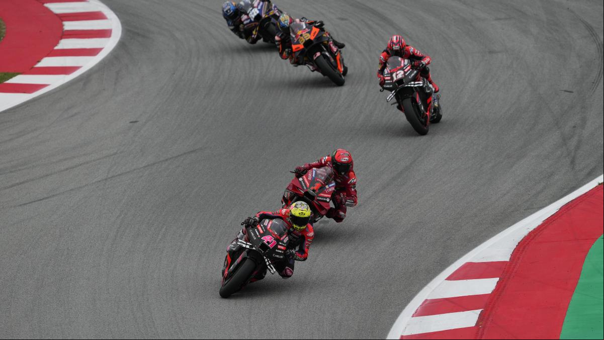 Aleix Espargaró se desquita de su pifia del 2022 en Montmeló con un gran triunfo en el Sprint