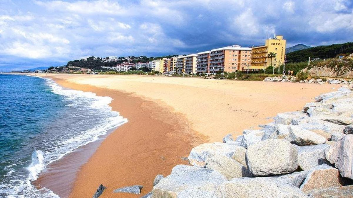 Aparece el cuerpo de una mujer flotando en la playa de Canet de Mar
