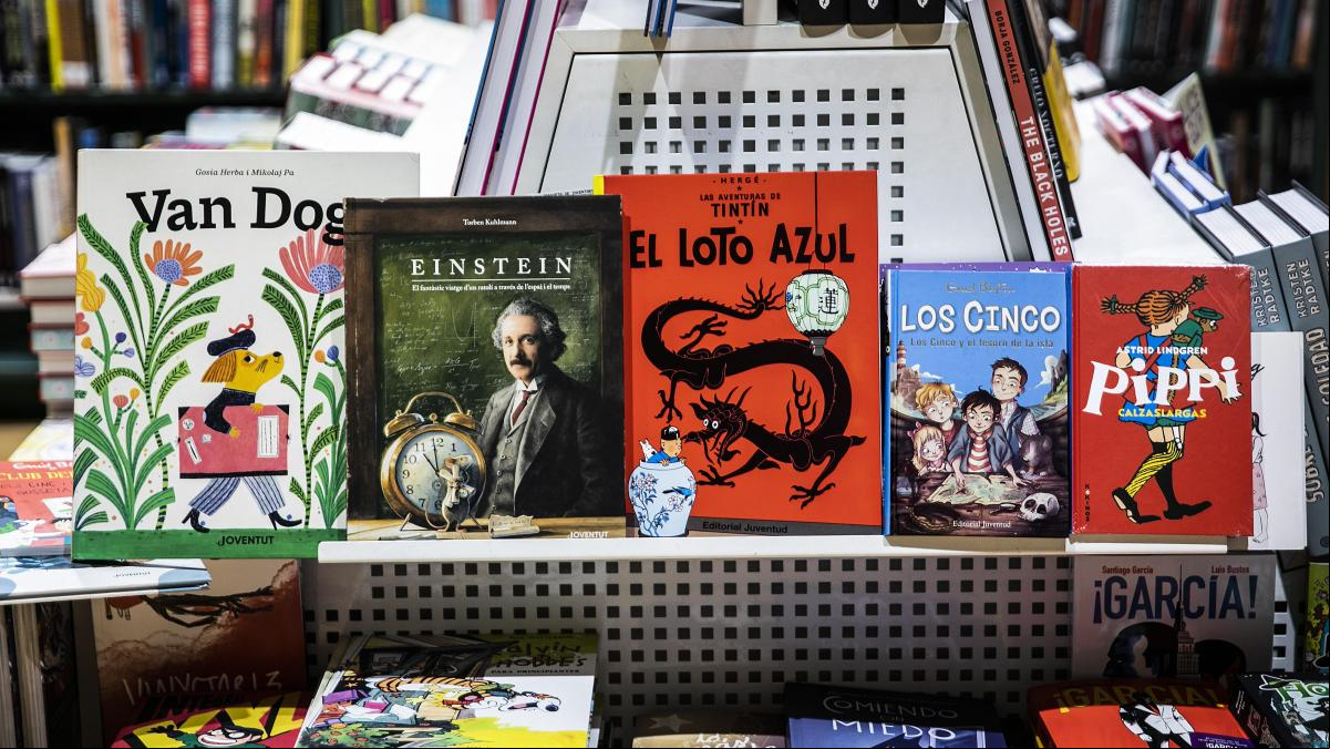 Juventud, cien años entre libros