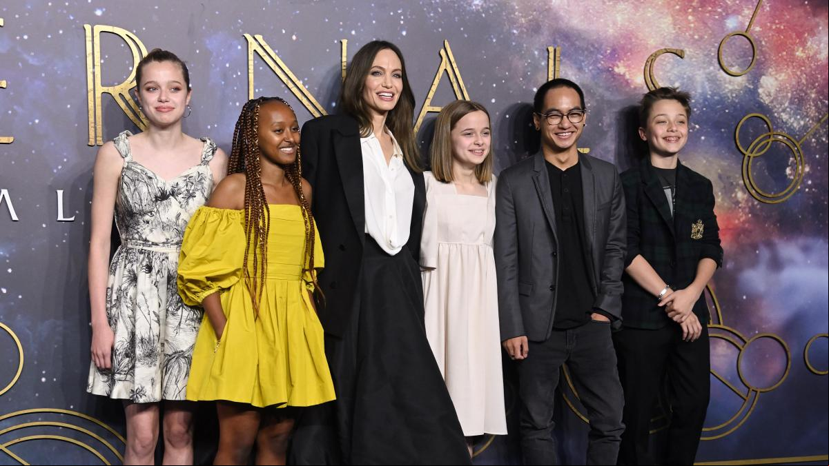 Tres hijos de Angelina Jolie renuncian al apellido de Brad Pitt