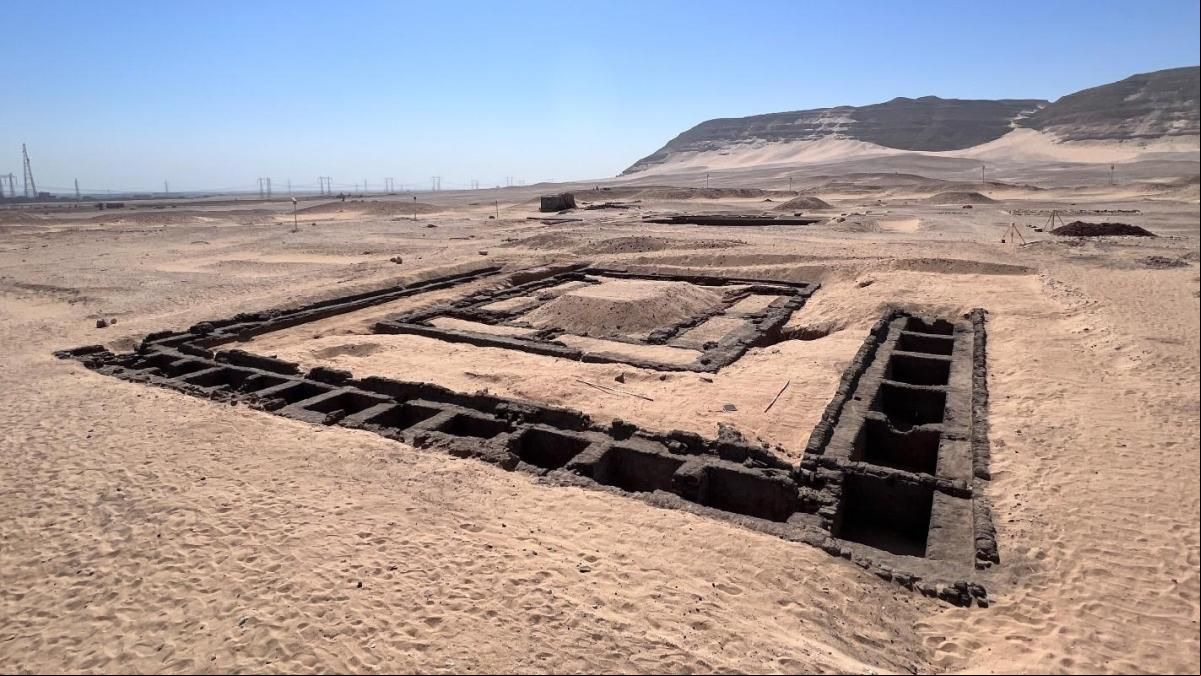 Descubierto vino de hace 5.000 años en la tumba de la primera faraona de Egipto