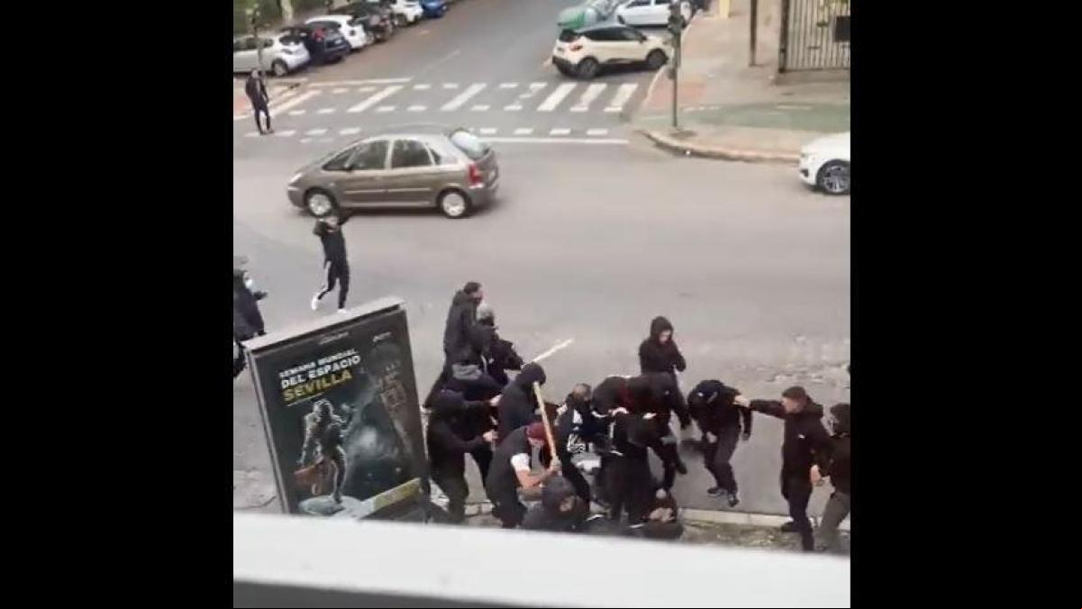 Brutal paliza a un ultra durante el enfrentamiento entre hinchas de Betis y Osasuna